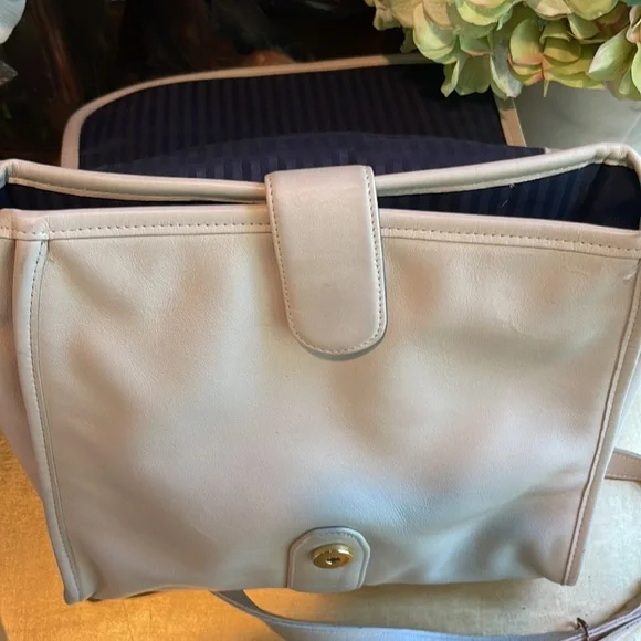 Coach Vintage Classic Legacy #4191 Soft Kelly Crossbody - Picture 12 of 16